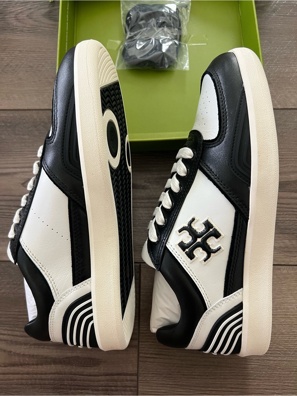 NIB Tory Burh Clover Court Sneaker